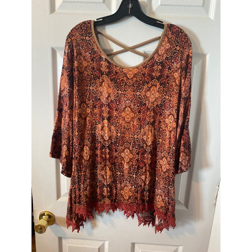 Signature Studio Woman 2XBoho Medallion Paisley Tunic Crochet Lace Sharkbite Hem